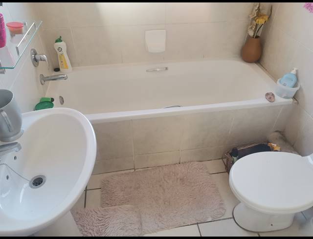 2 BEDROOM APARTMENT FOR SALE IN CLOVERDENE